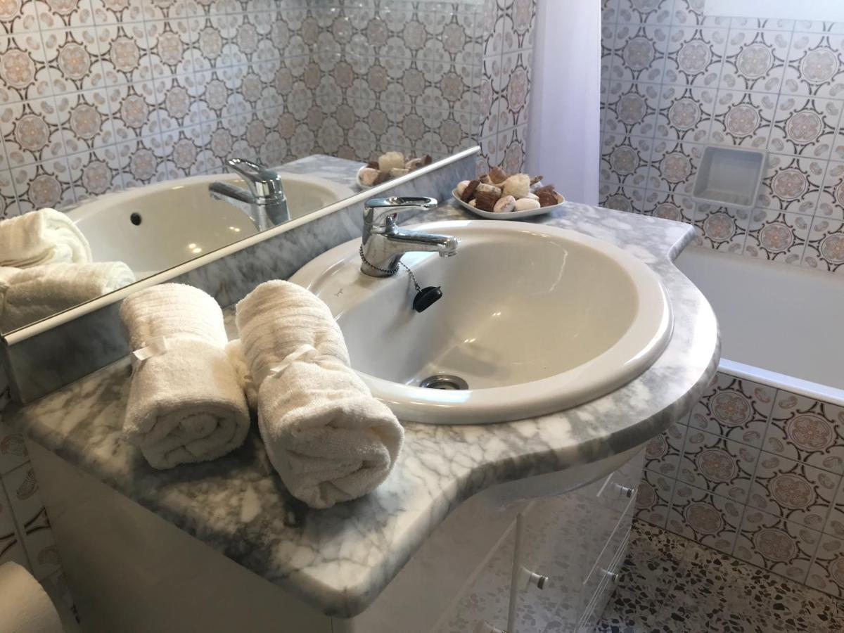 Far Bay Apartman Roses Kültér fotó