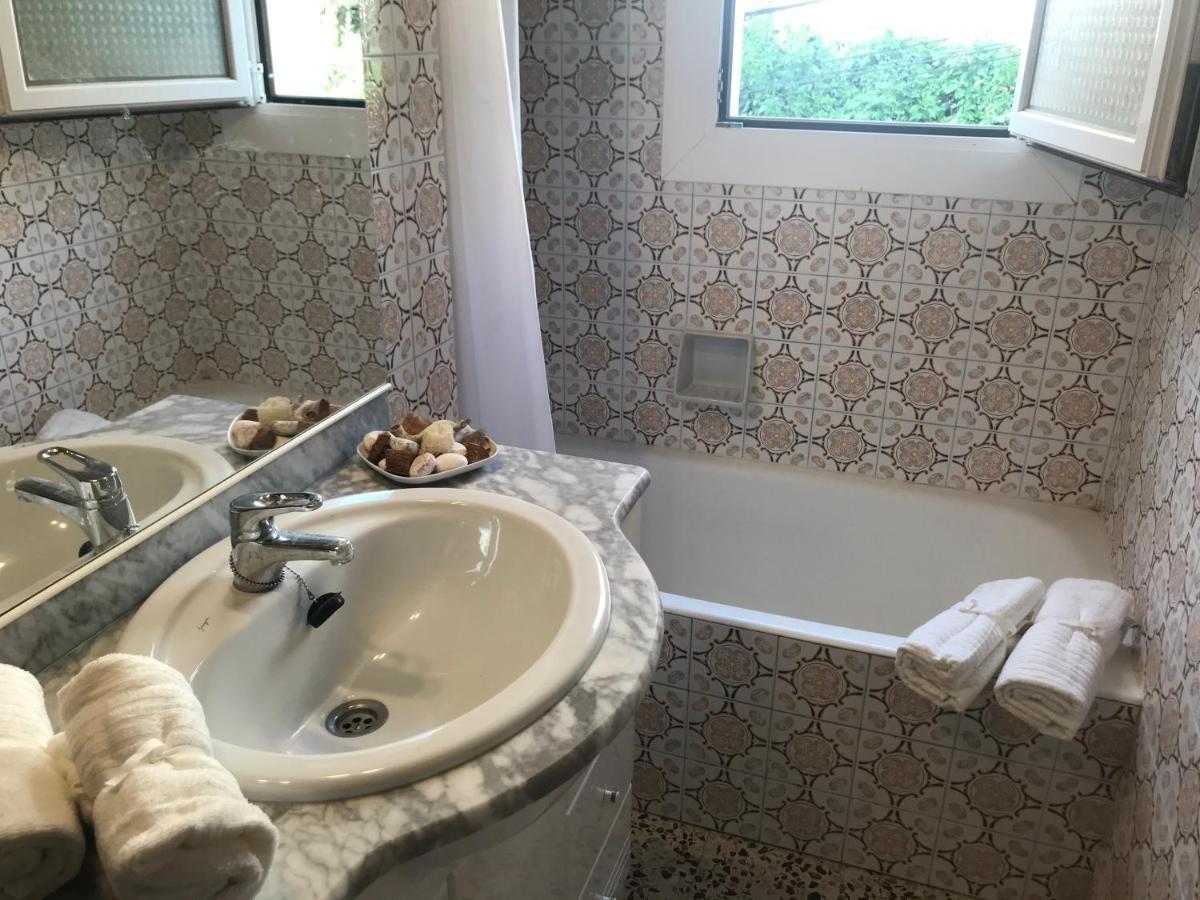 Far Bay Apartman Roses Kültér fotó